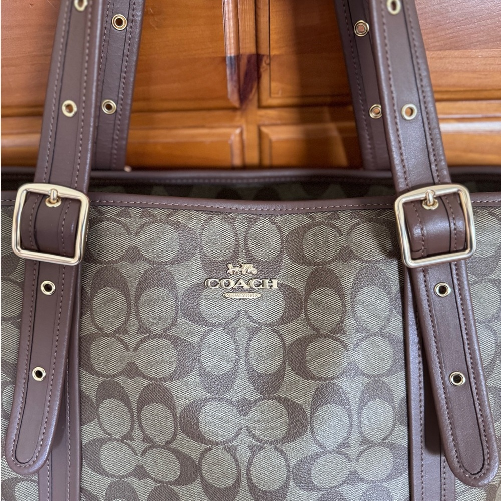 Coach Ashton Tote in Signature Canvas (style number CN328) - Picture 2 of 9